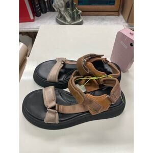 Tan sandals size 8